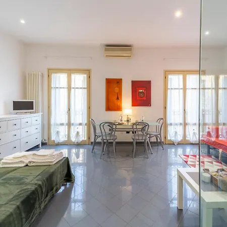 Falcon House - Nel Cuore Di Appartamento Parma