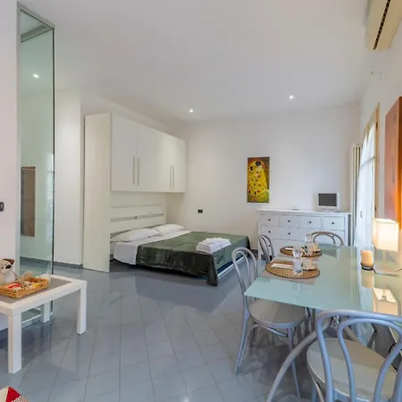 Apartment Falcon House - Nel Cuore Di *