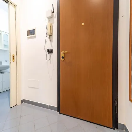 Falcon House - Nel Cuore Di *