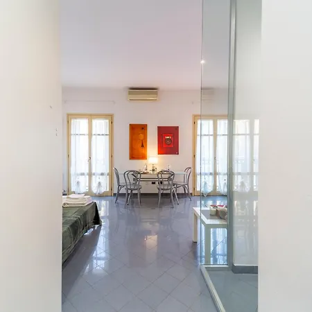 Falcon House - Nel Cuore Di Apartament Parma