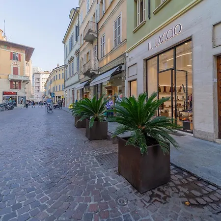 Falcon House - Nel Cuore Di