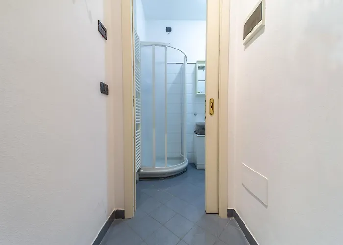 Falcon House - Nel Cuore Di *