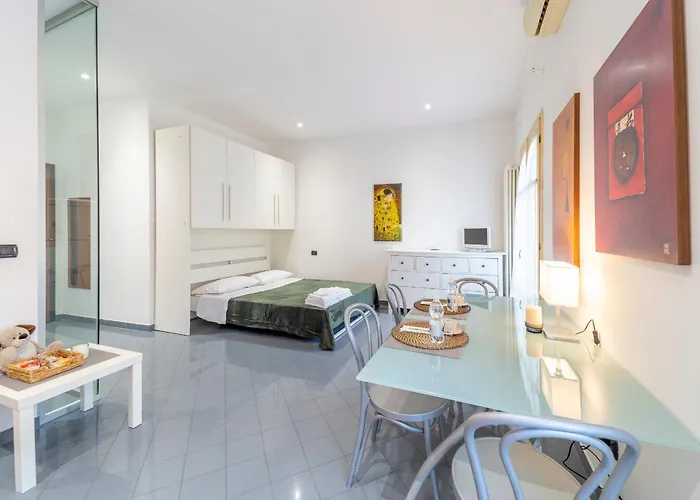 Falcon House - Nel Cuore Di