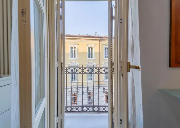 Falcon House - Nel Cuore Di